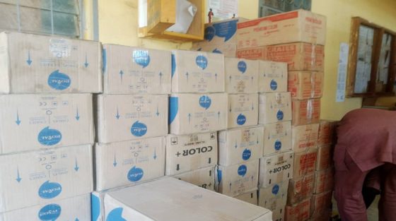 Distribution du paquet minimum aux écoles primaires de la commune de Maga