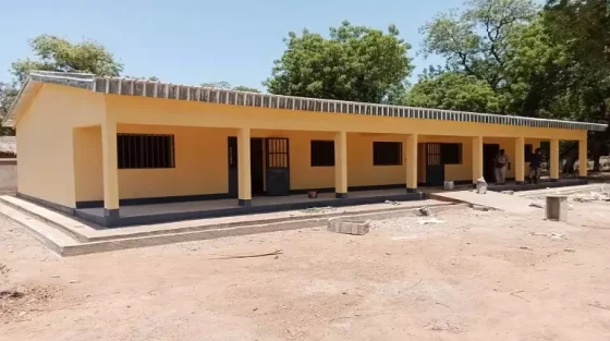 Une nouvelle salle de classe construite à Maouda Poukoum pour améliorer l’accès à l’éducation